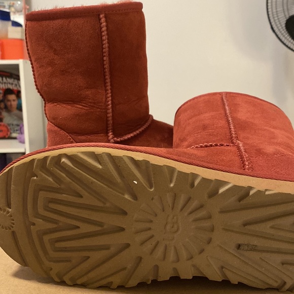 UGGS Boots (red velvet) - Picture 4 of 4